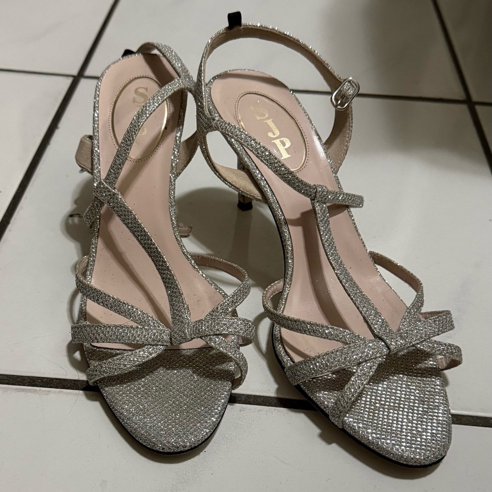 SJP Silver Heels Size 37/US 7 / Very Good Condition